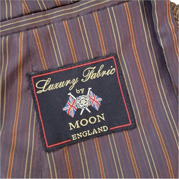 Elegant Women's Tan Tweed Blazer - Picture 5 of 14